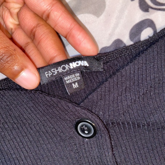 Fashion nova long sleeve black crop top - Picture 2 of 5